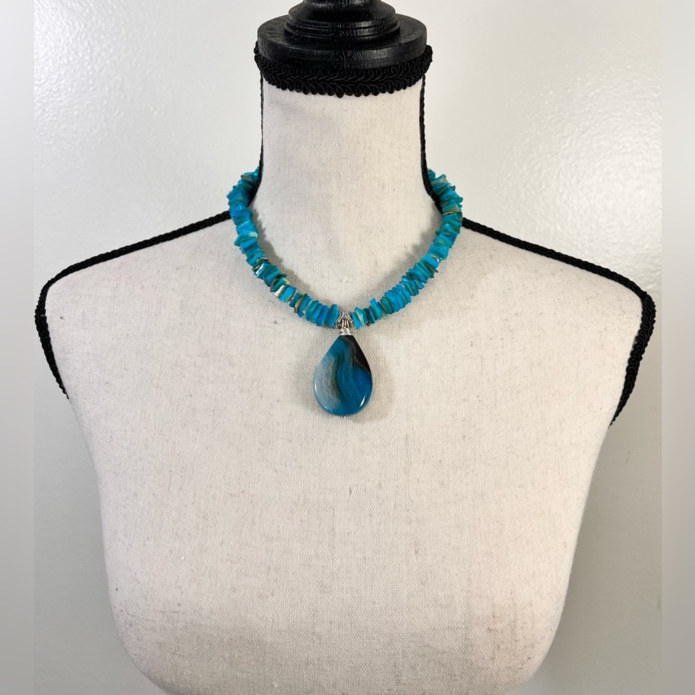 Banded Agate Teardrop Pendant Choker Necklace With Silver Accents